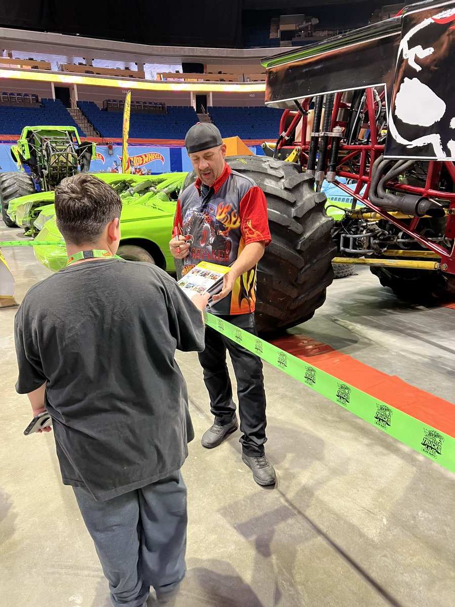 PTobjy's tweet image. Happy Birthday,Kevin!!!
#HOTWHEELSMONSTERTRUCKSLIVE