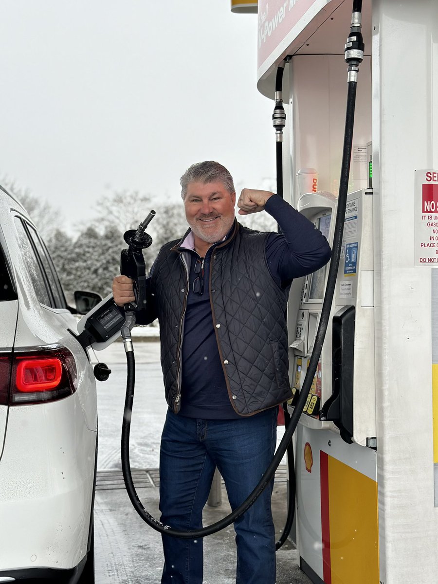 Hey hockey fans! I've teamed up with Shell to pump up your savings with Fuel Rewards fuelrewards.com/bruins ! Score 25c* off on V Power fill-ups during home games, in real-time, when you join The Shell Fuel Rewards Program!🚗⛽🔥 *Terms and Conditions apply
