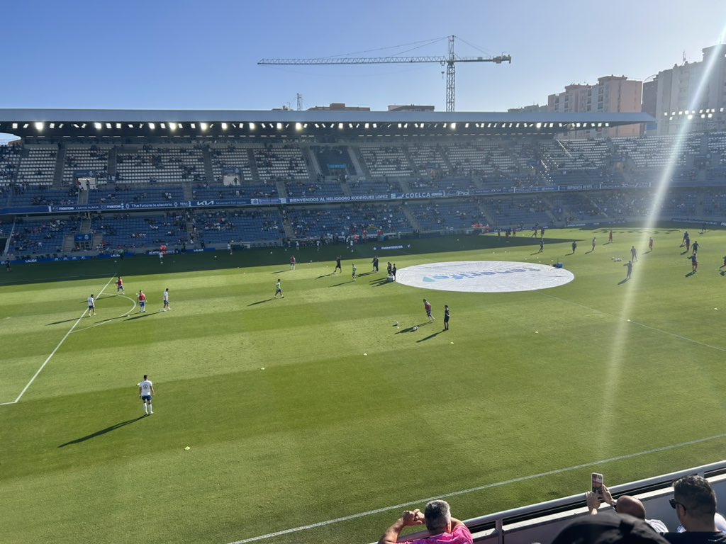 En días como hoy, venir al estadio es un verdadero acto de fe…

#TenerifeHuesca