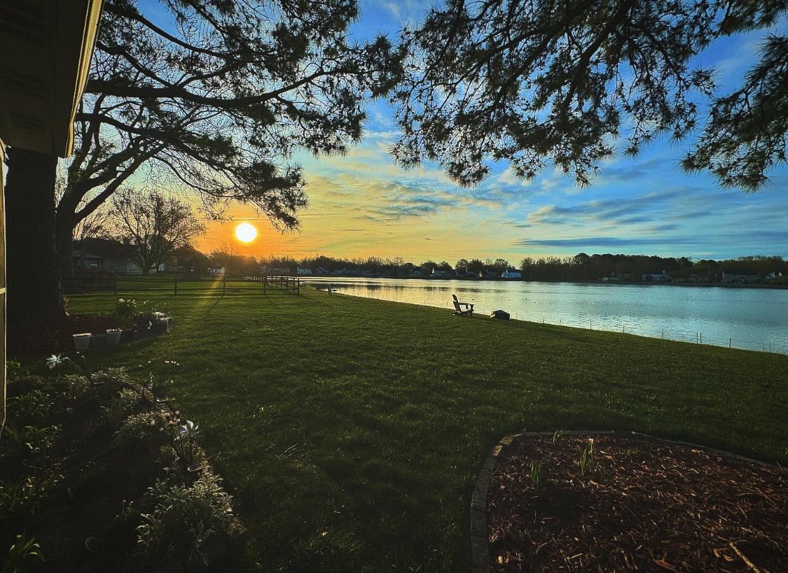 LisasPointofVi1's tweet photo. Every day a different photo from #LisasPointofView . This morning's backyard sunrise shows why living in northern Suffolk, Virginia is one of #LisasFavoritePlaces. March 16, 2024 - Suffolk, Virginia . @suffolk_tourism @VisitVirginia https://t.co/uxq3TAKkGT