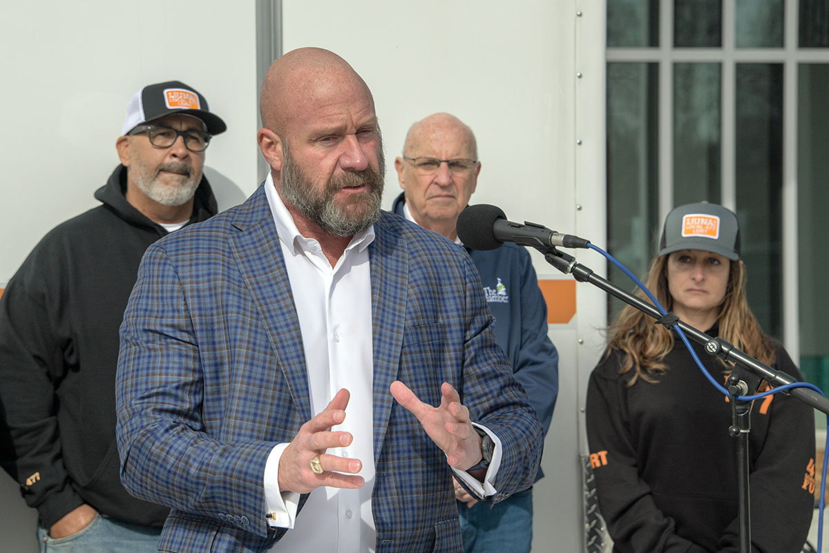 LIUNAmidwest's tweet photo. Thanks to the generous $15,000 donation from Springfield Clinic, Laborers’ Disaster Relief Team (LDRT) will build & equip a new response trailer. https://t.co/Zy2Y17r2Ur
#Local477 #Laborers #LDRT #LIUNA #LaborersRising #LIUNAVolunteers #Volunteer @SpfldClinic #SpringfieldClinic https://t.co/CTd5LLkDDJ
