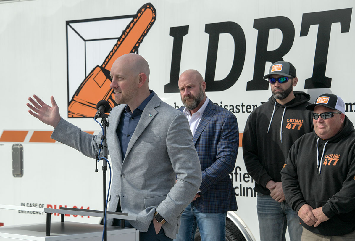 LIUNAmidwest's tweet photo. Thanks to the generous $15,000 donation from Springfield Clinic, Laborers’ Disaster Relief Team (LDRT) will build & equip a new response trailer. https://t.co/Zy2Y17r2Ur
#Local477 #Laborers #LDRT #LIUNA #LaborersRising #LIUNAVolunteers #Volunteer @SpfldClinic #SpringfieldClinic https://t.co/CTd5LLkDDJ