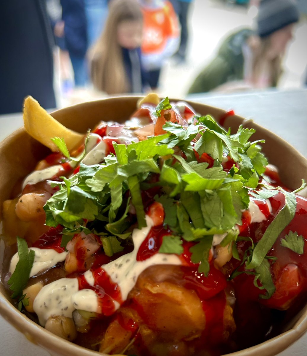 Indian Loaded Fries at <a href="/OfficialOAFC/">Oldham Athletic</a> today! 

Skin on fries, chicken balti, chaat salad, cheese, tamarind sauce, chilli garlic sauce, yogurt and coriander £7.50 <a href="/FootyScran/">Footy Scran</a> 

#football