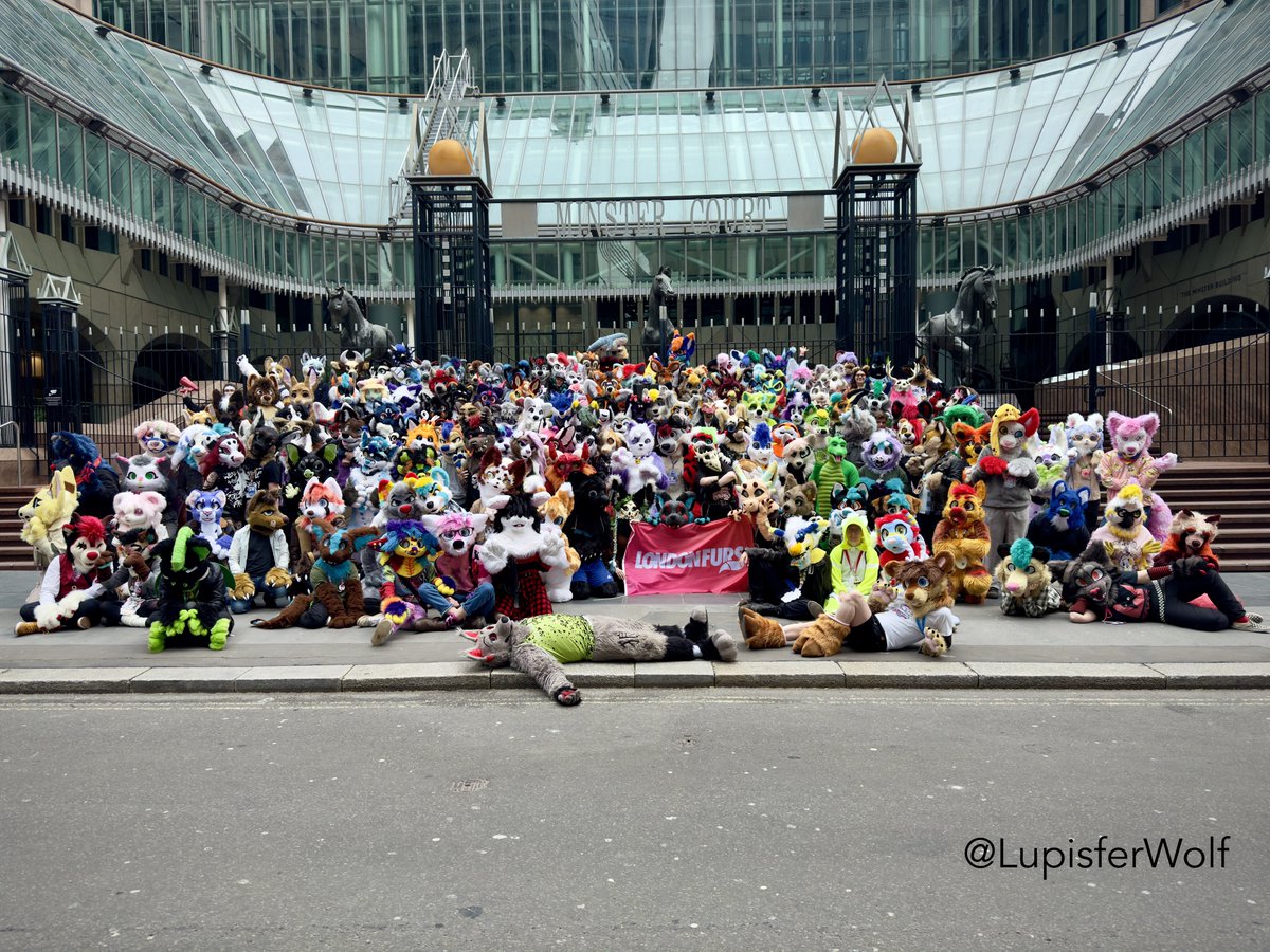LondonFurs tweet media