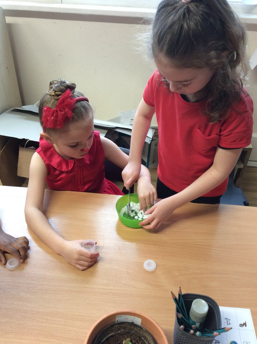 CharboroughRd's tweet photo. It's been Science week this week and Year 1 had great fun  making rocket launchers.    #STEM #KS1 #TeamCRD https://t.co/zrvvhkelGX