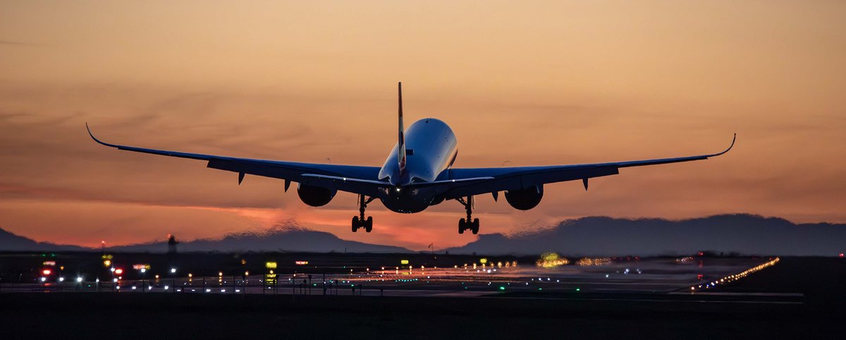 Kent_YVR's tweet photo. A few more #BA85 @british_airways @airbus #A350-1000 twilight arrival @yvrairport. Reflected landing lights 😊👌 #GXWBO #A35K #BAW5VY #Speedbird https://t.co/uRVjGAt2Yz