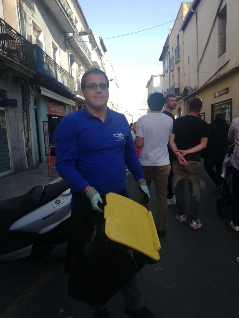 Sete_agglo_med's tweet photo. #Oursinade de Thau Ă #SĂšte : un grand bravo Ă tous nos agents qui informent, distribuent les billets, fluidifient la circulation entre les stands, nettoient ⊠Ils sont au four et au moulin pour que cette fĂȘte, qui se poursuit jusquâĂ 22 heures, comble petits et grands gourmands. https://t.co/9BcXUqCq4n
