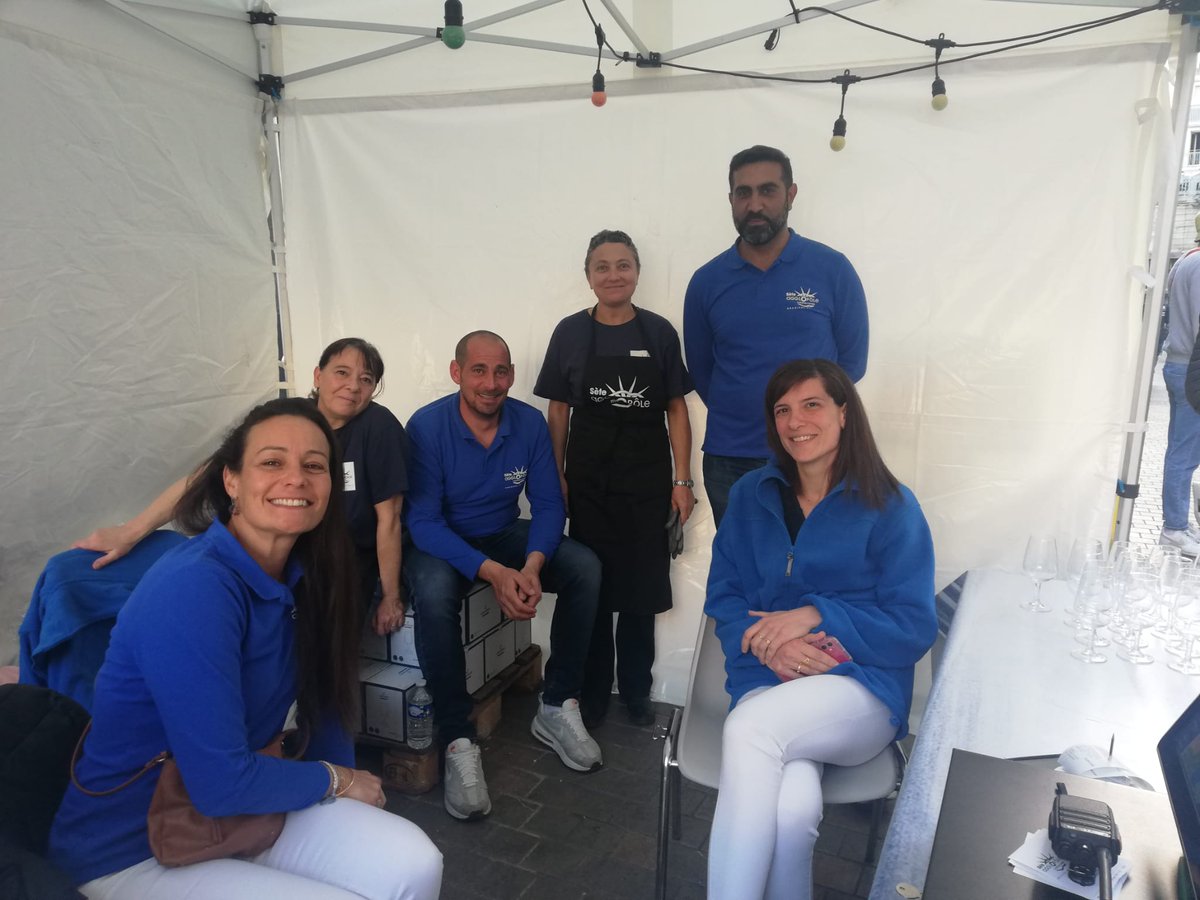 Sete_agglo_med's tweet photo. #Oursinade de Thau Ă #SĂšte : un grand bravo Ă tous nos agents qui informent, distribuent les billets, fluidifient la circulation entre les stands, nettoient ⊠Ils sont au four et au moulin pour que cette fĂȘte, qui se poursuit jusquâĂ 22 heures, comble petits et grands gourmands. https://t.co/9BcXUqCq4n