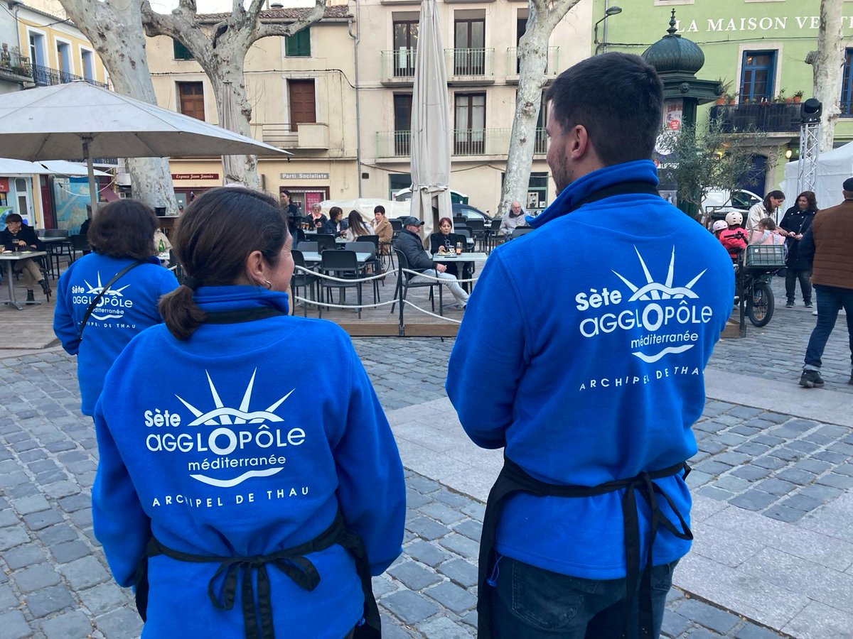 Sete_agglo_med's tweet photo. #Oursinade de Thau Ă #SĂšte : un grand bravo Ă tous nos agents qui informent, distribuent les billets, fluidifient la circulation entre les stands, nettoient ⊠Ils sont au four et au moulin pour que cette fĂȘte, qui se poursuit jusquâĂ 22 heures, comble petits et grands gourmands. https://t.co/9BcXUqCq4n