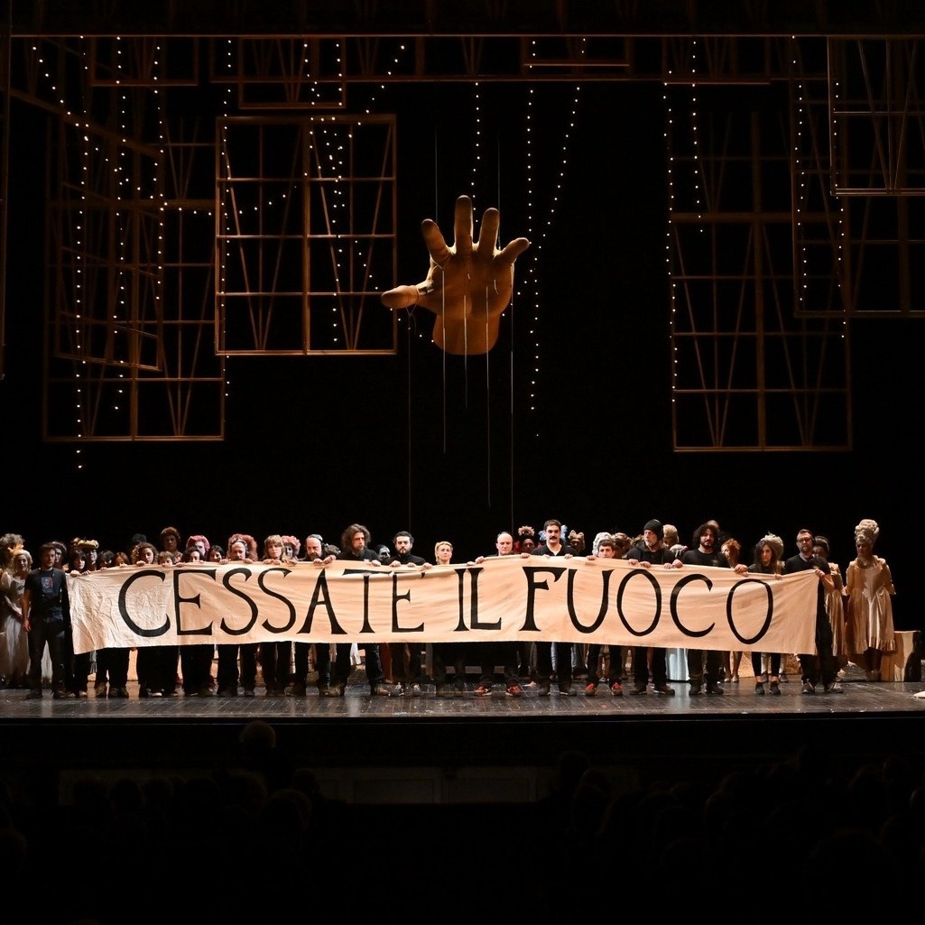 𝗖𝗲𝘀𝘀𝗮𝘁𝗲 𝗶𝗹 𝗳𝘂𝗼𝗰𝗼! 📷📷
#CEASEFIRE_NOW 
#TeatroRegiodiParma