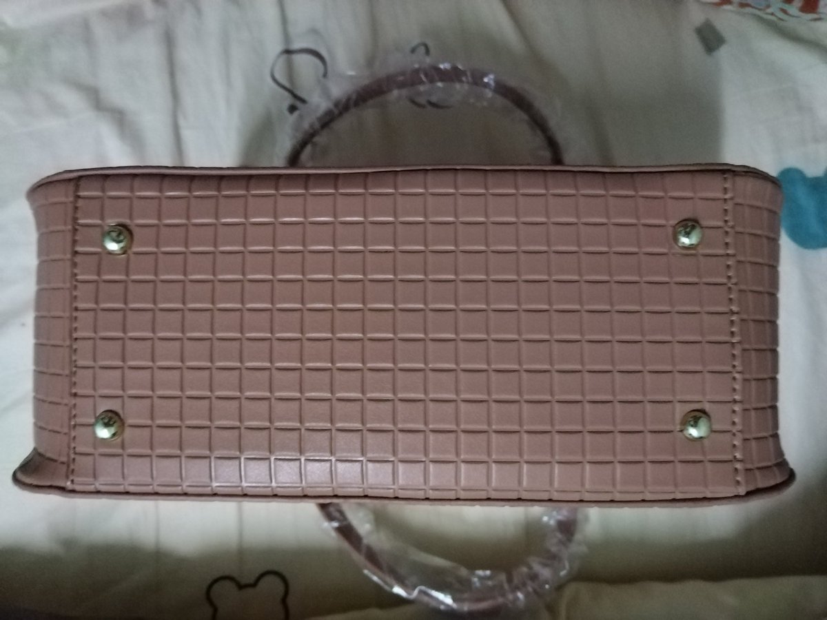 syhah_my's tweet image. Handbag untuk let go
Jenama AlainDelon
Rm150 (negotiable) inc postage 
Condition 9.9 / 10
Ada sarung bag sekali 
#prelove #prelovedhandbag #handbag #handbagraya