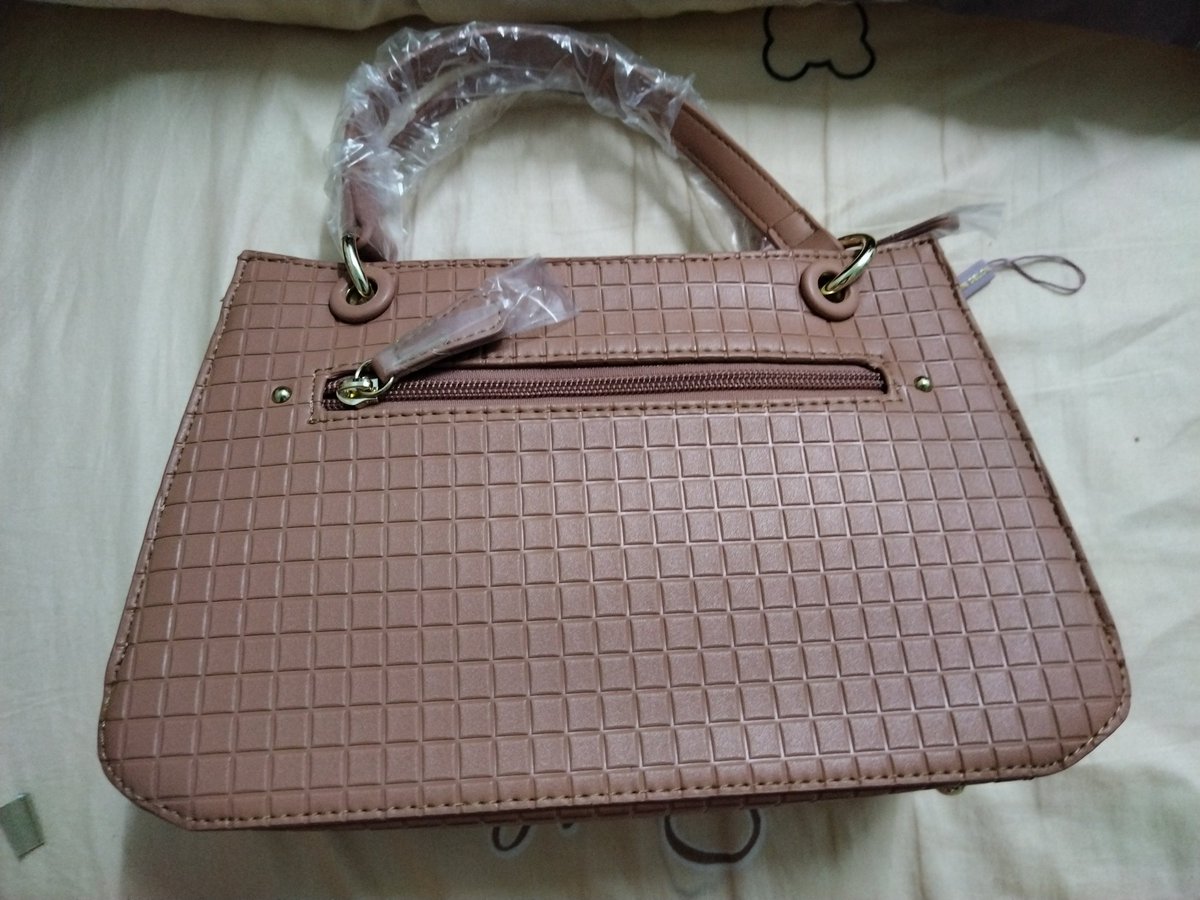 syhah_my's tweet image. Handbag untuk let go
Jenama AlainDelon
Rm150 (negotiable) inc postage 
Condition 9.9 / 10
Ada sarung bag sekali 
#prelove #prelovedhandbag #handbag #handbagraya