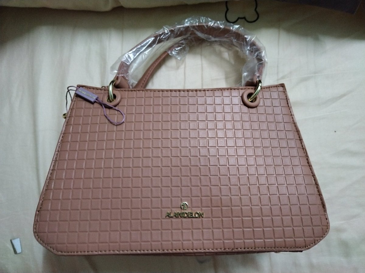 syhah_my's tweet image. Handbag untuk let go
Jenama AlainDelon
Rm150 (negotiable) inc postage 
Condition 9.9 / 10
Ada sarung bag sekali 
#prelove #prelovedhandbag #handbag #handbagraya