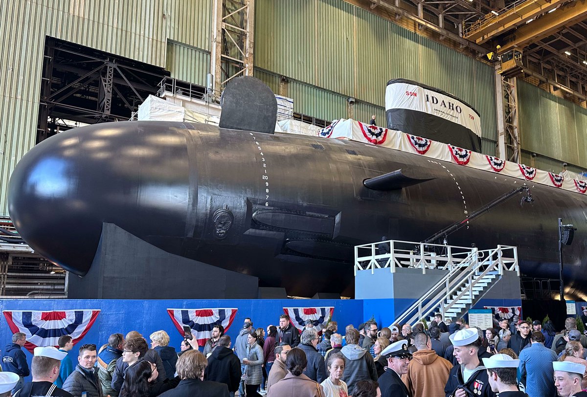 Roberto_yeager's tweet photo. Suma y sigue...
Hoy, en las instalaciones de General Dynamics Electric Boat, se ha bautizado el 26º #SSN de la Clase #Virginia, un Block IV. Es el futuro #SSN799 #USSIdaho, aunque aún pasarán varios años para su entrada en servicio con la #USNavy
https://t.co/SJ5j124Akk https://t.co/3CIK2t3Tin