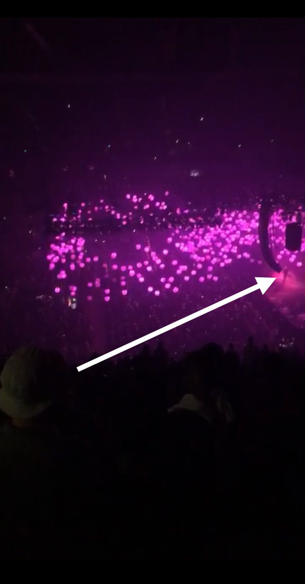 little_wolf22's tweet photo. When I saw Drake in 2016 vs 2024 🤩🤩🤩 https://t.co/OXDhEPM1b5