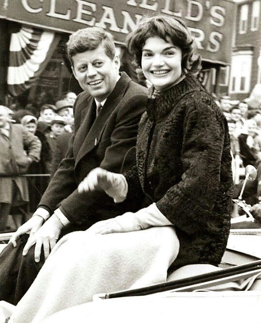 JFK and Jackie in Boston’s #StPatricksDay parade, 1958 boston.com/uncategorized/…