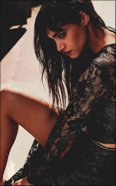 SnyderQueen_'s tweet image. Have a great weekend 🖤