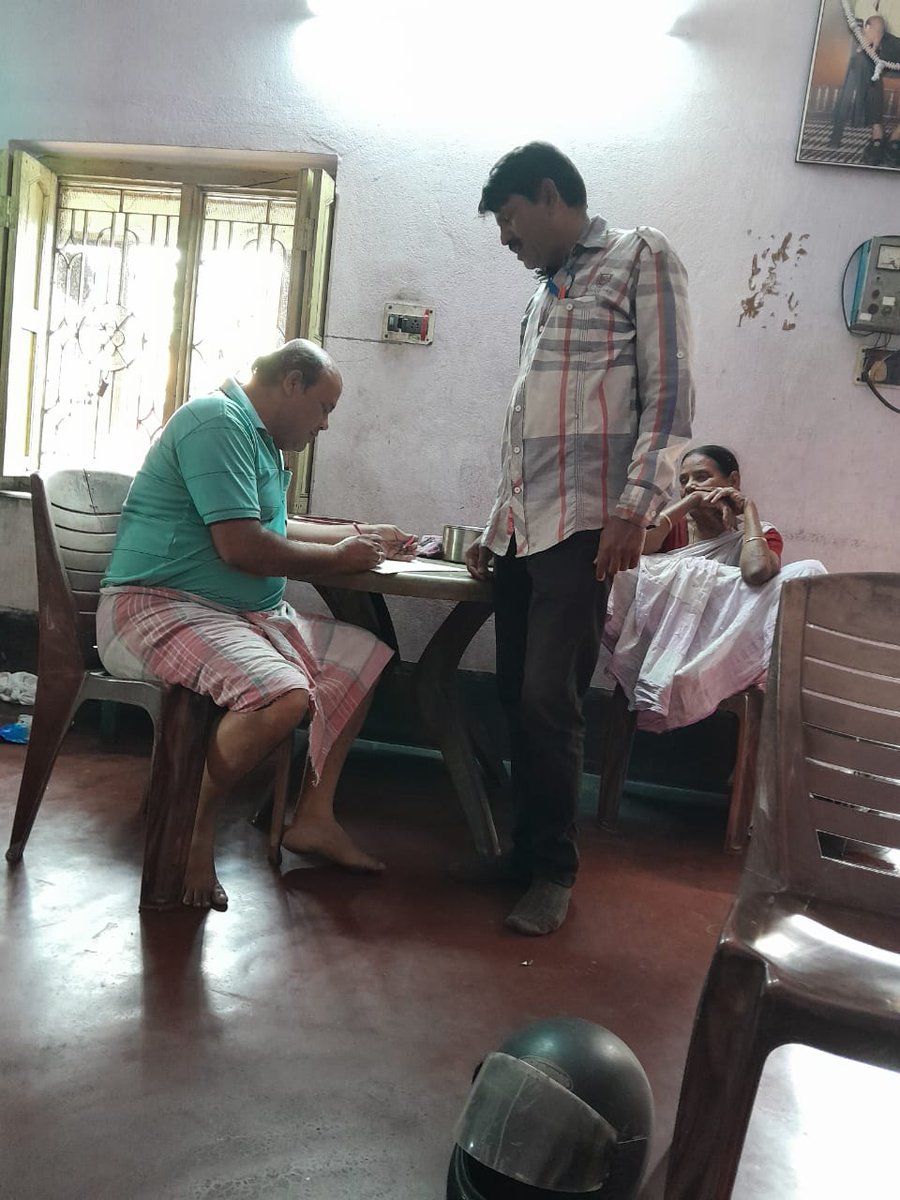 BPCLGAS_BANKURA's tweet photo. @BPCLGAS_BANKURA is doing #DOOR_TO_DOOR_CAMPAIGN for the #PNG connections in the Bankura town and Barjora under the PNG-D Campaign by @PNGRB_ @BPCLimited @BPCLGasBusiness 
#SMART_BANEY_PNG_CHUNEY https://t.co/pPAOqymFUV
