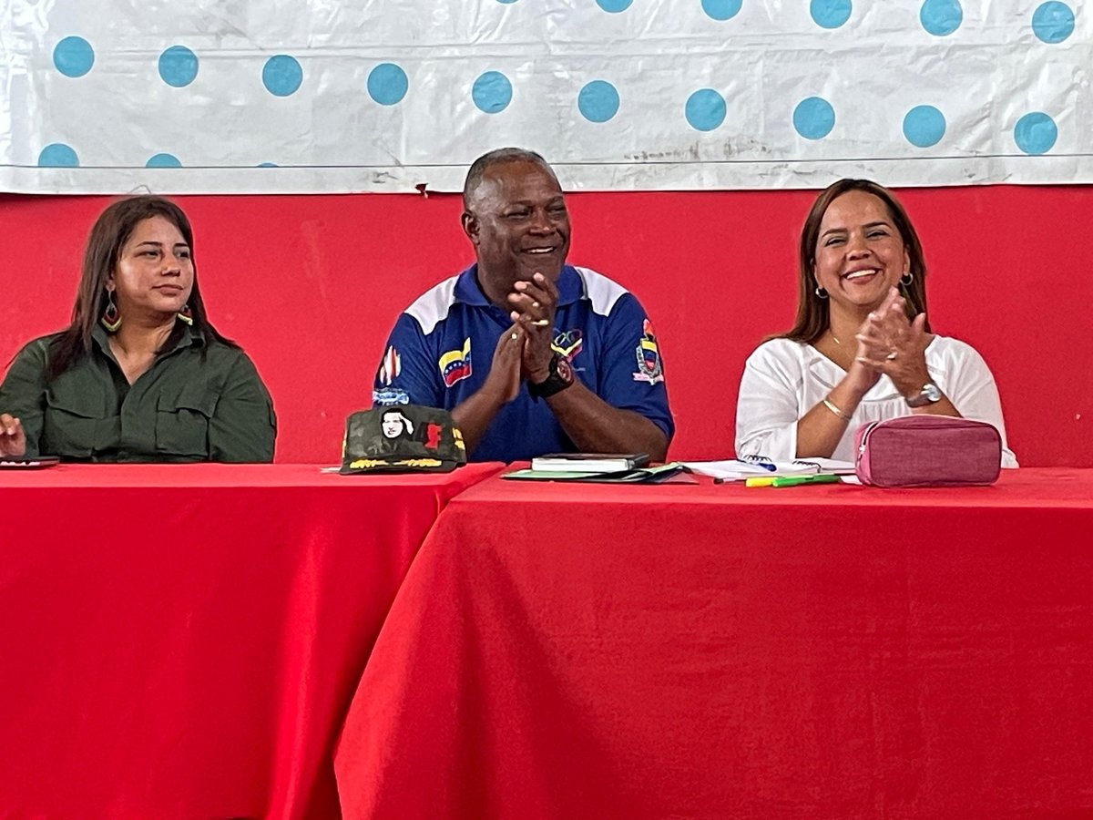 ¡Extraordinaria Asamblea del Congreso de la Nueva Época en Barinas! Se avanzó en la conformación del Voluntariado para la Transformación del Futuro. La voluntad, el amor y el compromiso patrio se hicieron presentes en el Museo de Los Llanos, definitivamente ¡Chávez vive! ❤️
