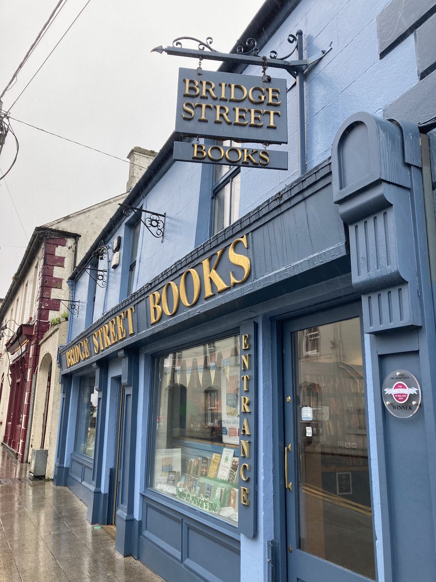 rutholearywrite's tweet photo. WICKLOW READERS! Signed copies of The Weekend Break are now available in Dubray Bray and Bridge Street Books Wicklow Town 💜
#bridgestreetbooks #dubraybray #wicklowtown #bray #recommendedreading https://t.co/kvlwBEzx5h