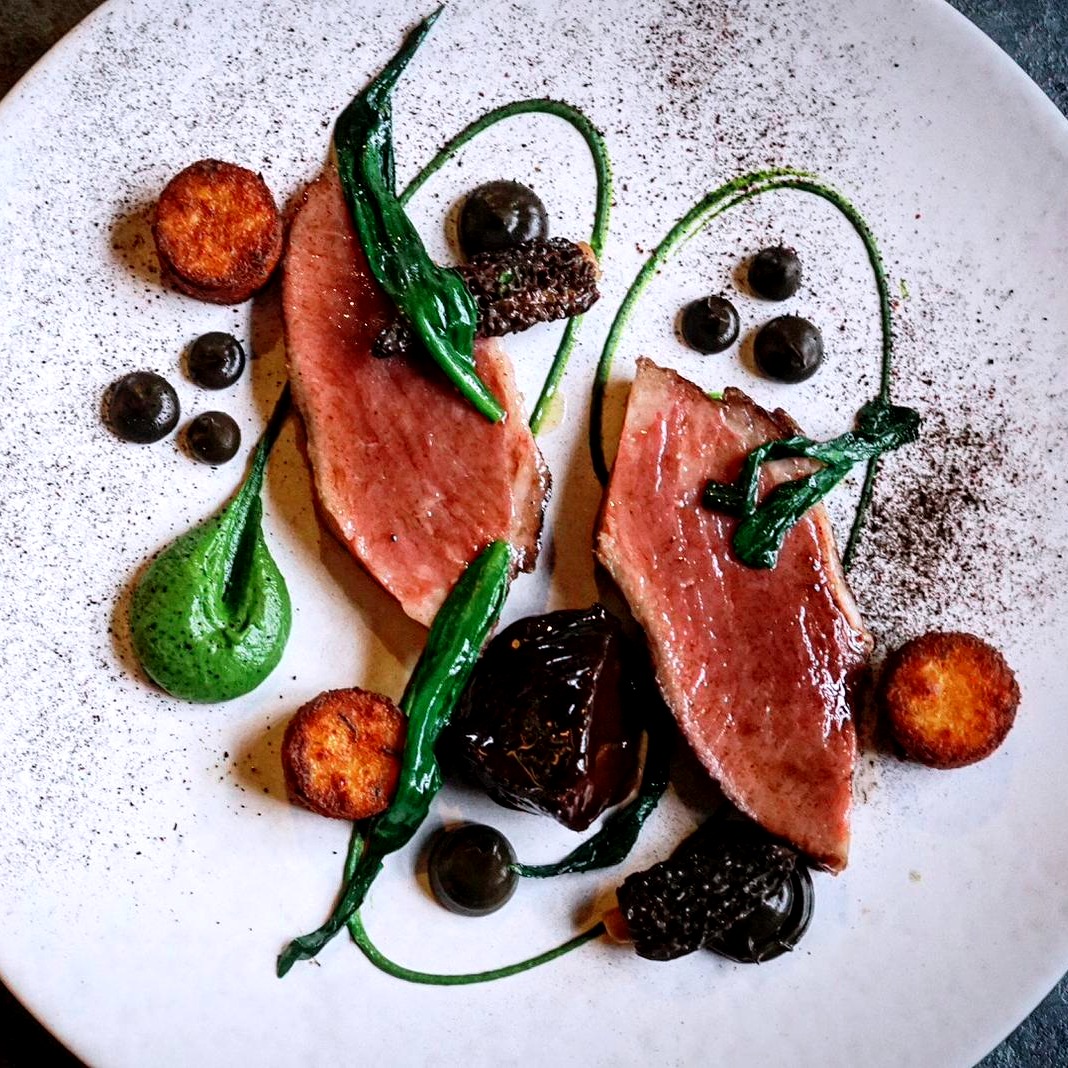 Iberico pork, morel mushroom, wild garlic, polenta. A glorious option on the a la carte today. Happy Easter! 🐷😍 #foodie #sundayvibes #easter #easterwishes #eastersunday #theunrulypig #visitsuffolk