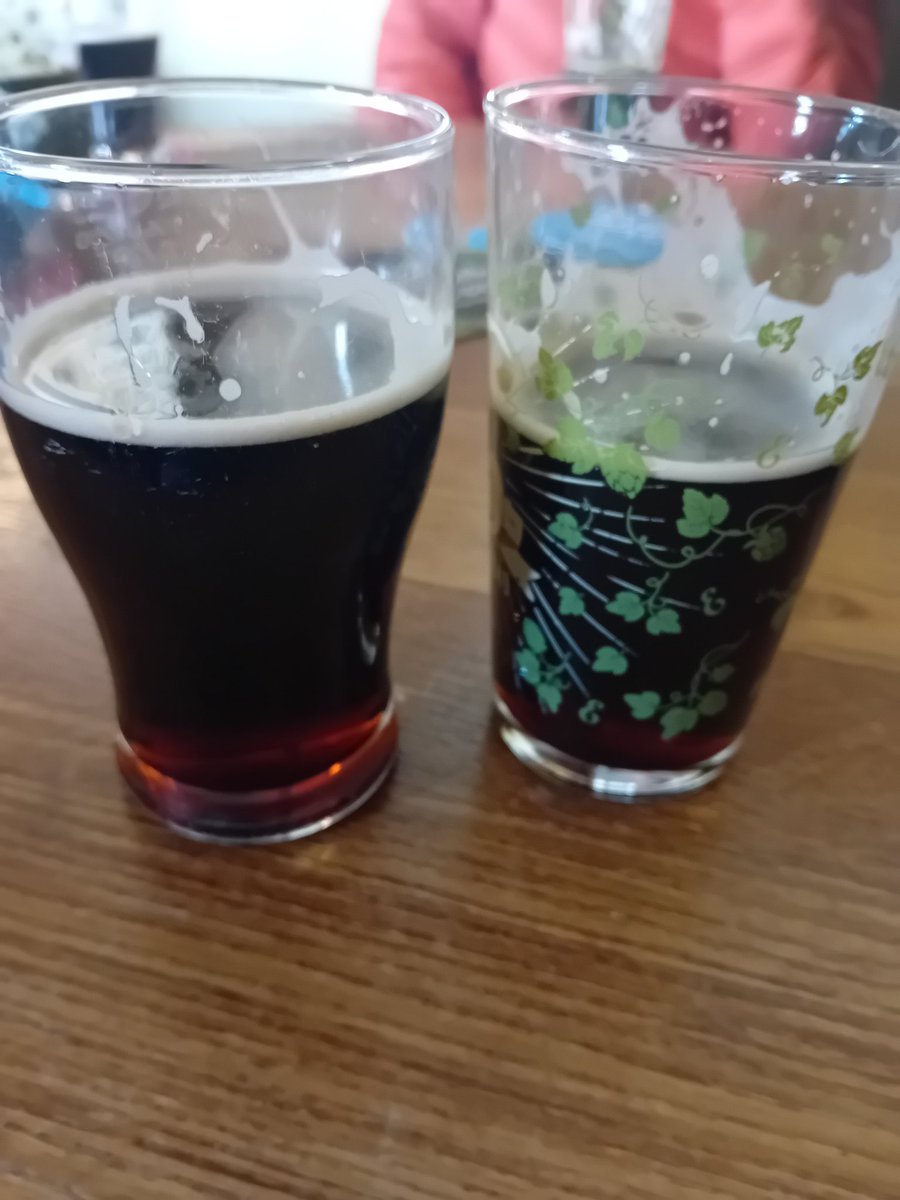 WraggysR's tweet image. Over at the @TRHALJ the @LincolnGBrewing Pub for the Choc and Hops Festival and the first round is from @brewgrasshopper Devils Horse 4.3% Irish Stout (Lovely Chocolate flavours) &amp;amp; @beermatsbrewco Matterhorn 4.5% White Chocolate &amp;amp; Raspberry Stout both tasting great on #Cask.