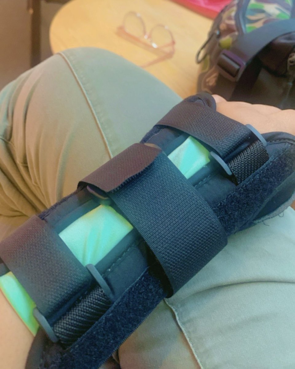 nadiafarehah's tweet image. Mana nak cari baju raya matching ngan benda ni?!😮‍💨
Dijangka pakai sampai lepas raya juga ni.
#bionichand