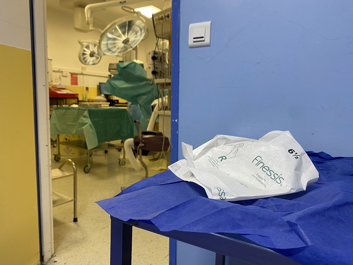 Ne cherchez pas les chocolats. Derrière les champs, que des patients… 🙏 à ceux qui passent Pâques à l’hôpital !