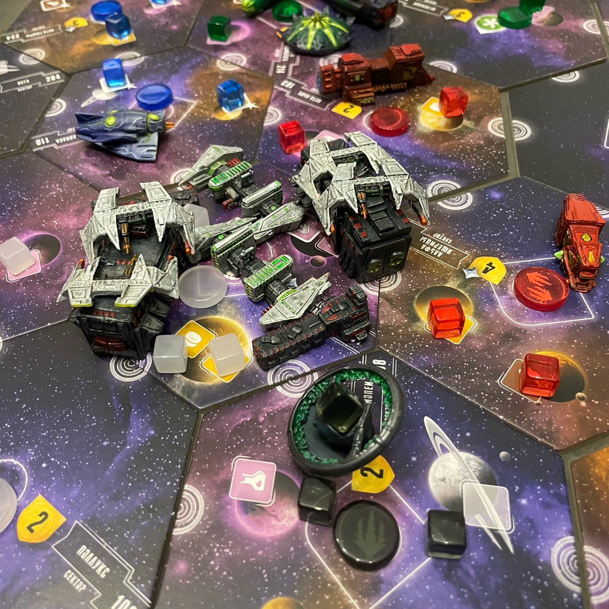 acheache's tweet image. Чё делаете? Играете?! Вы чё дети малые??? :) Дя! #Эклипс #ДюнаИмпериум #Обет #ПокорениеМарса