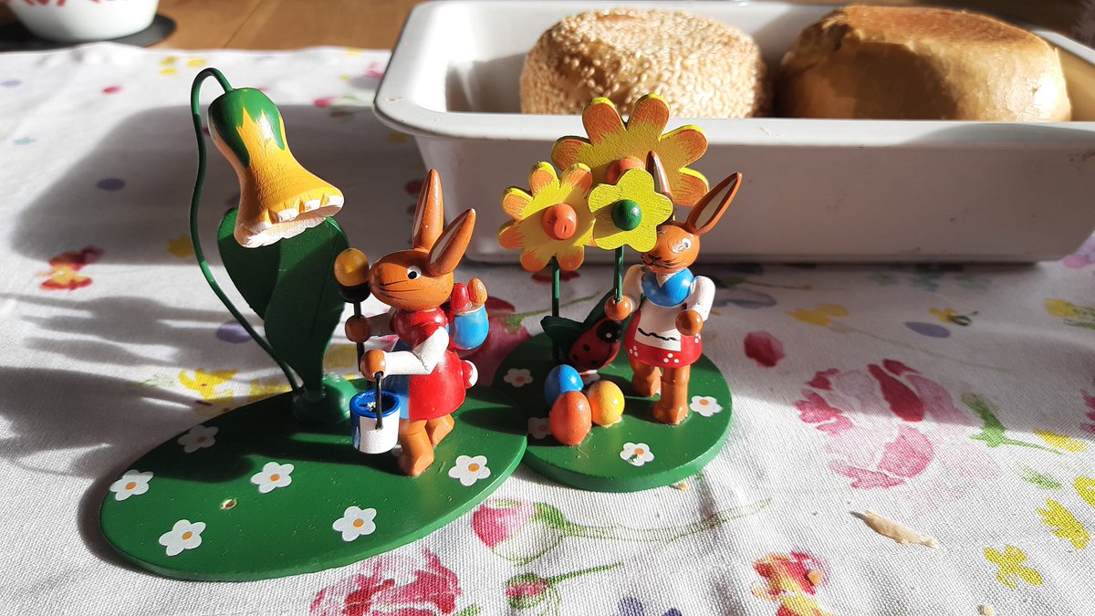 Frohe Ostern zusammen! btw: War schon #Zeitumstellung #mimimi?