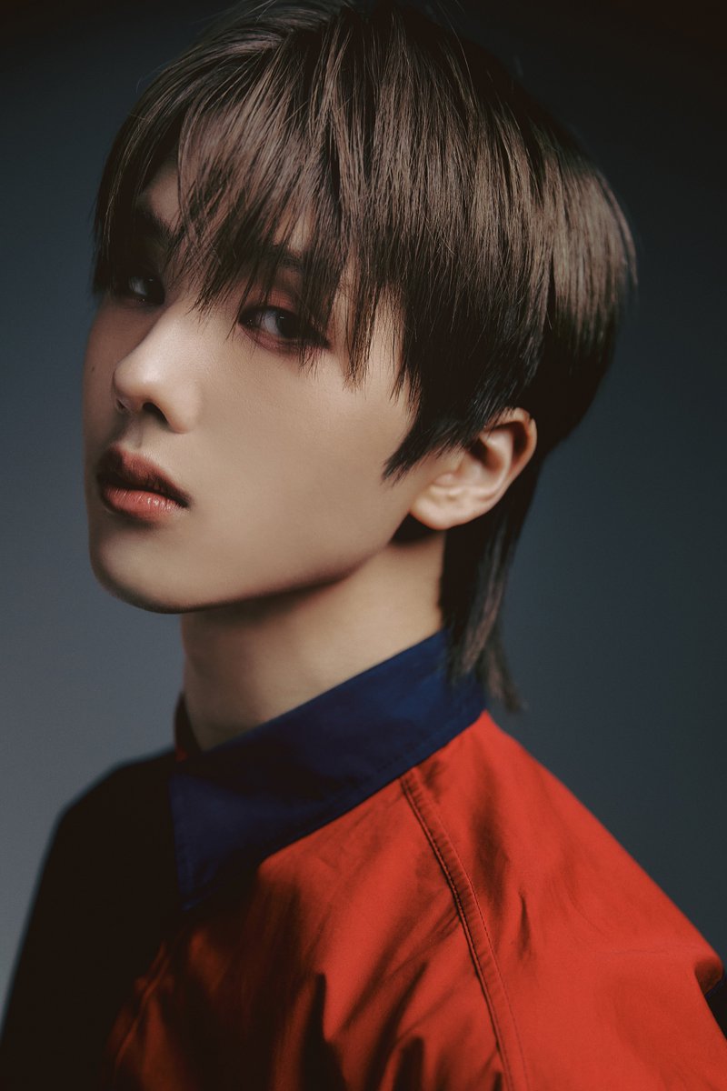 gotta admit,  lookin' mad handsome in this one! Ain't gotta say much 'cause the pic speaks for itself, ya dig?  But lemme tell ya, I'm bringin' those good looks and killer vibes straight to your feed! Get ready to be shook by this level of fine!