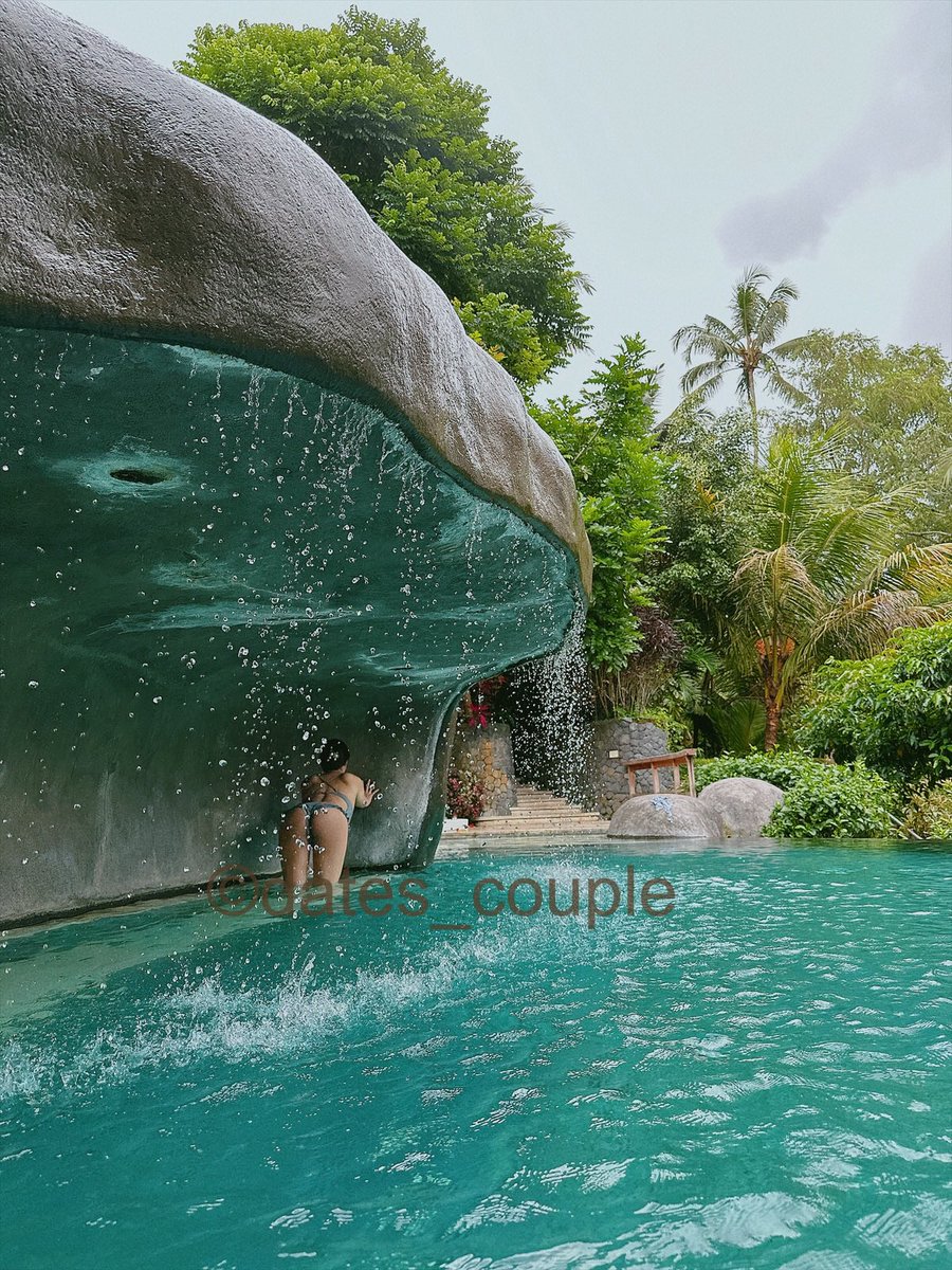 가서 엉덩이 들라고 했더니 저렇게 기어가네요 
귀여워라❤️
#발리 #우붓 #인도네시아 #프라이빗티타임 
#야노 #섹트 #파드마 #엉덩이 #데이츠커플