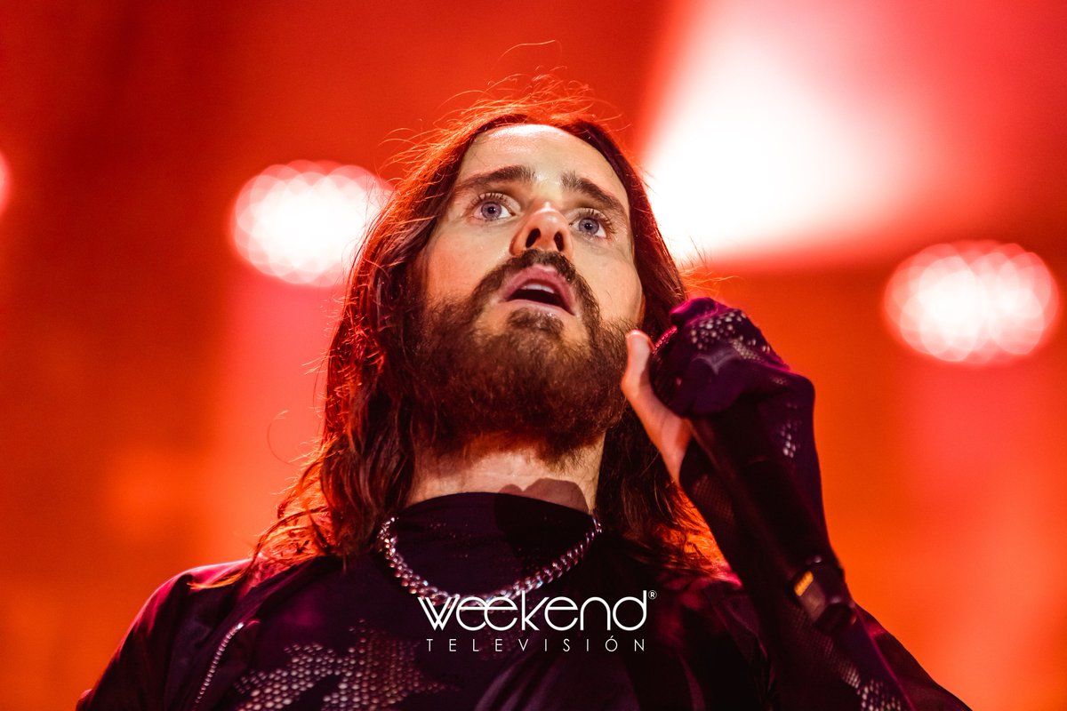 #JaredLeto fue el rey de la noche al llamar al escenario a uno de sus seguidores 😍🔥🔥🔥

El chico fue elevado entre el público euforico que disfrutaba del show de #ThirtySecondsToMars