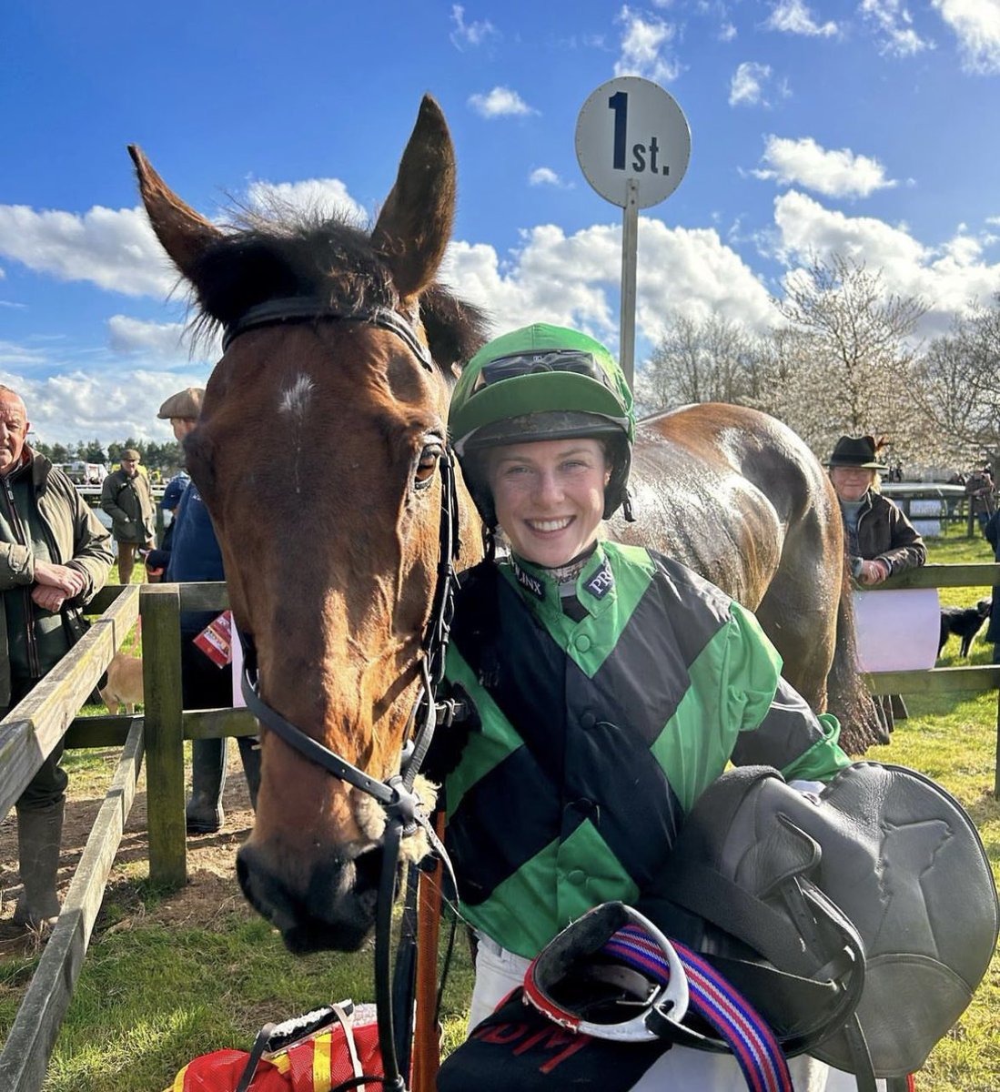 Huge congratulations to @IzzieMarshall28 - 💯up! A thinking jockey and as strong as anyone in a finish… here’s to 100 more 🤞🏻👏🏻 @THEPPORA @REDMILLSHorse