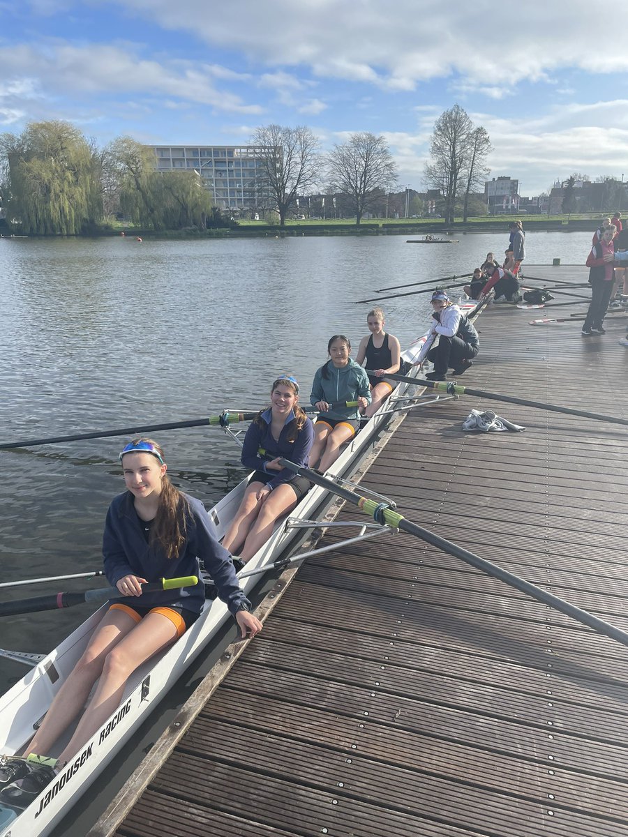 Two J15 fours, about to go boating on Rowing Camp Ghent 🇧🇪 2024 🔴⚫️🐬 @GandLSchool @GandLSport