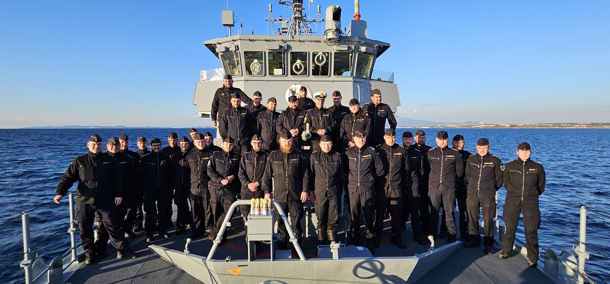 Weltweit sind in den verschiedenen Einsatzgebieten rund 2400 Soldatinnen und Soldaten für die #BundeswehrimEinsatz. Sie wünschen ihren Familien, Freunden und Bekannten frohe Ostern.