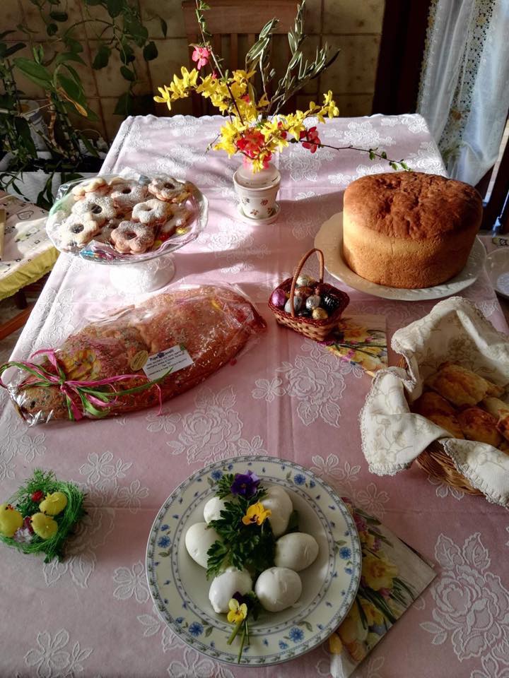 La 'Colazione di Pasqua' è una tradizione ancora presente e diffusa in Abruzzo così come lo 'Sdijuno', il termine abruzzese per indicare i pasti di metà mattina con dolci e salati! Scopri di più: abruzzoturismo.it/it/magazine/la… Ph Silvana Marrone #tasteabruzzo #pasquainabruzzo #abruzzo