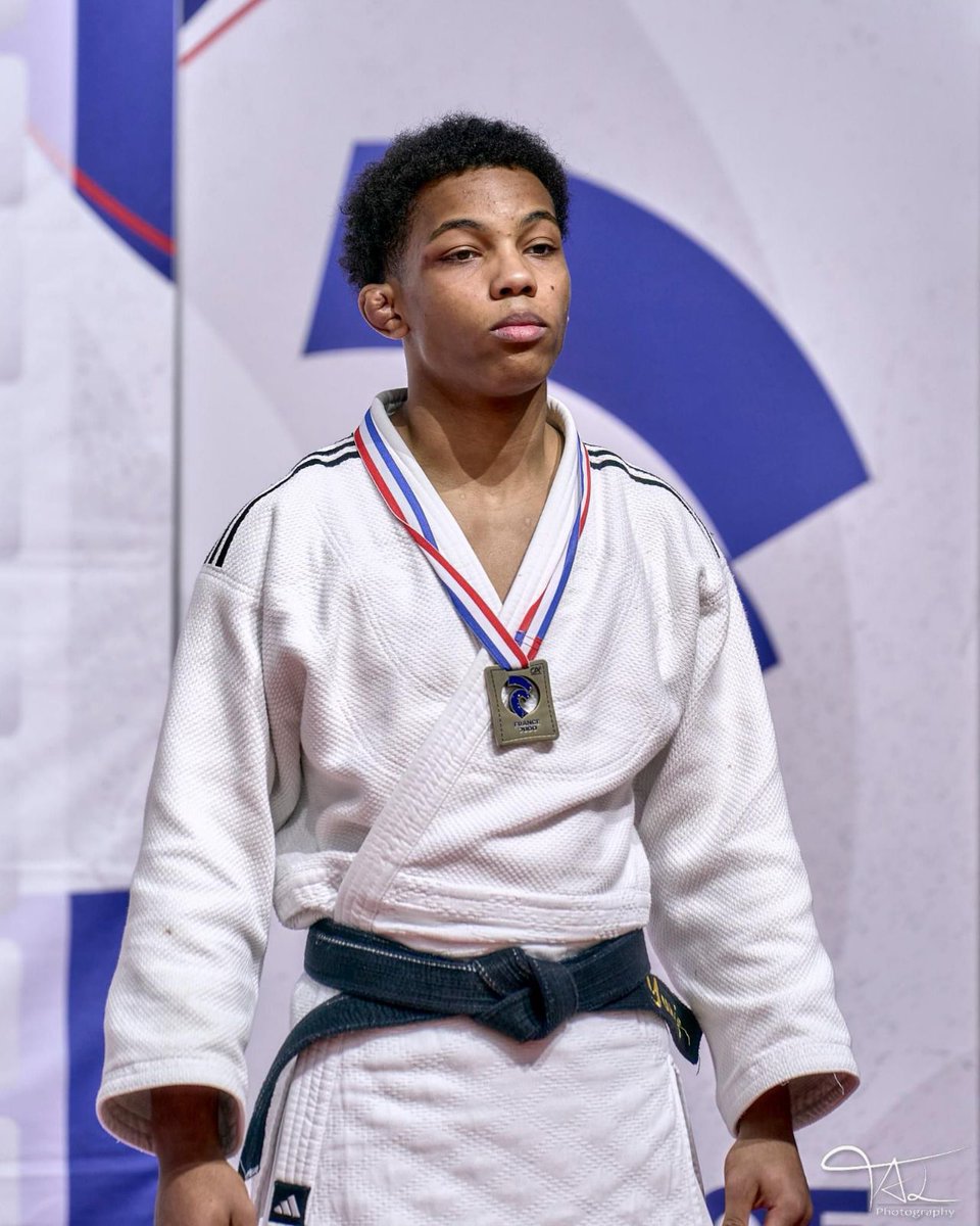 Podium France pour Yanis Klelly Grousset (Judo club 56)
Une fantastique saison pour le jeune Vannetais du Judo club 56 qui s'offre la médaille de Bronze aux championnats de France cadets 1ère Division ce week-end à Paris. 
5 victoires par ippon avant de remporter le combat