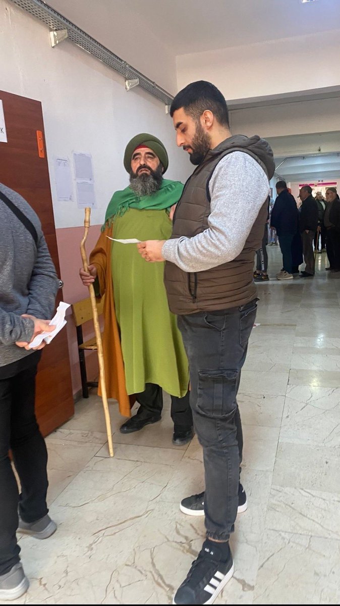 hz. ali oy kullanmaya gelmiş aq