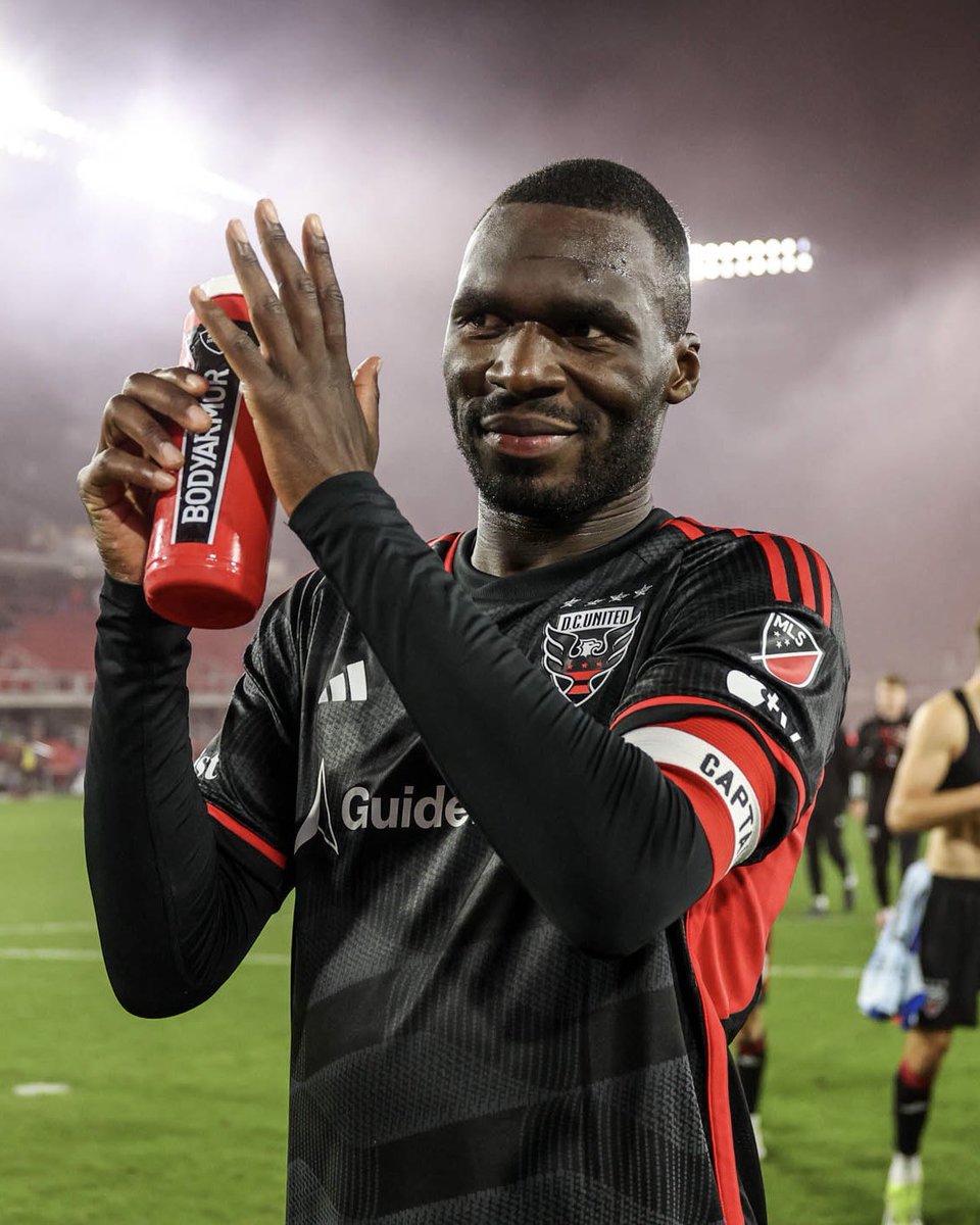 dcunited tweet picture