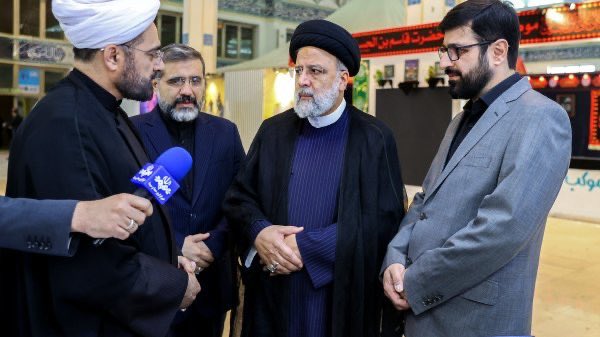 PrinceMinister_'s tweet photo. towards #HolyQuran, spirituality in Western countries, especially among young generation cannot be restrained. https://t.co/F2tO3Zv1gG