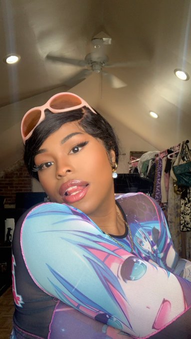 Lick up ! 💙 https://t.co/VkbzWX9sof