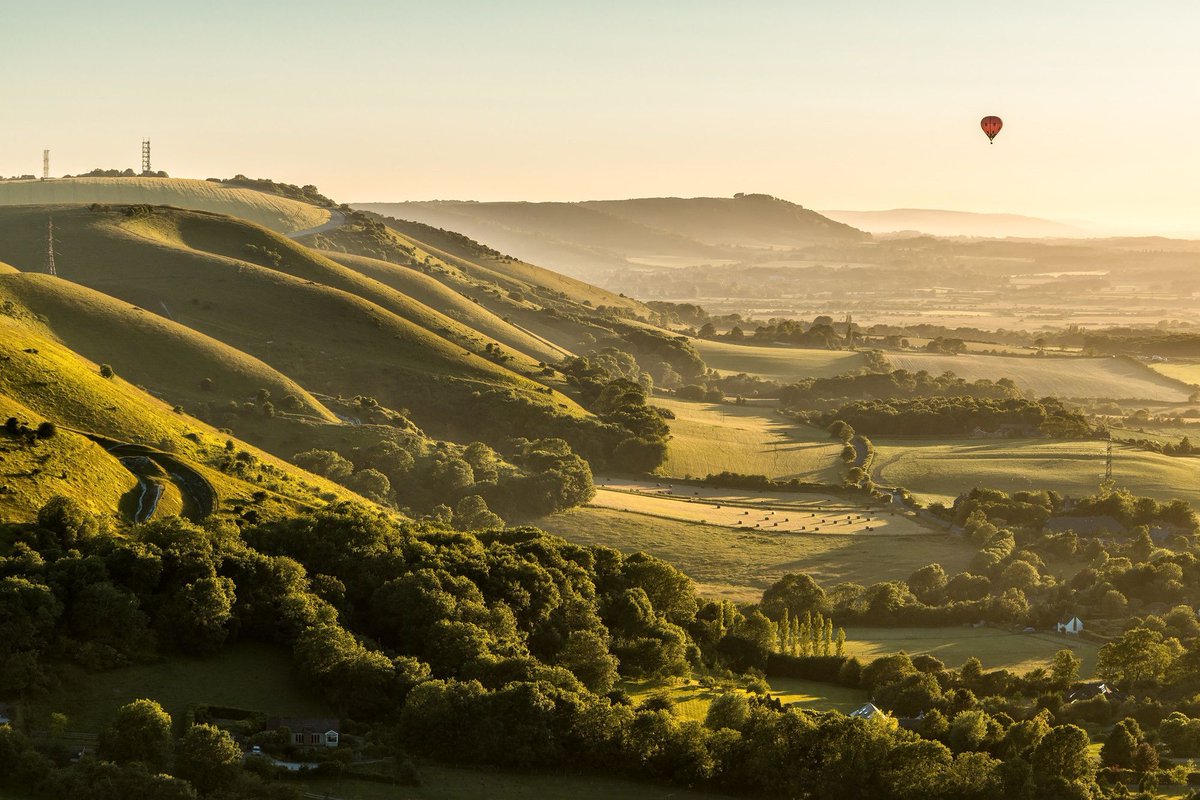 An Easter Birthday 🐣 🎉 14 years ago a dream became a reality with the creation of the #SouthDowns National Park. We look back on the past 14 years and some of the successes the National Park has had since its formation >> buff.ly/3TQvMBI 📷 Robert Maynard