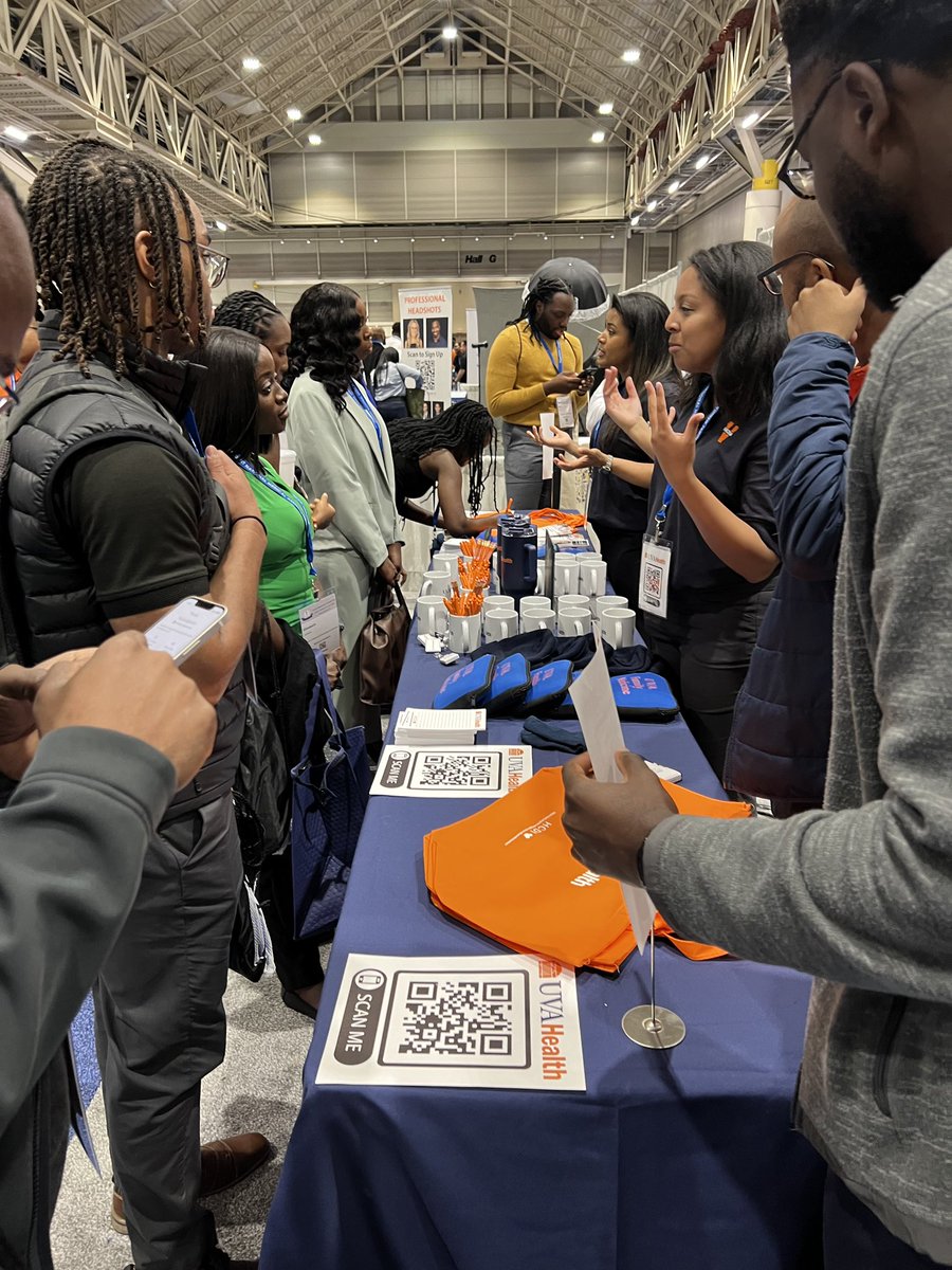 Liv4Rads's tweet photo. Great to see so many aspiring young physicians from such diverse backgrounds at this year’s AMEC meeting. Truly grateful to be a part of preparing this next generation for a successful career in medicine. @SNMA @uvahcdi @UVARadiology https://t.co/ktdaDe2dMs