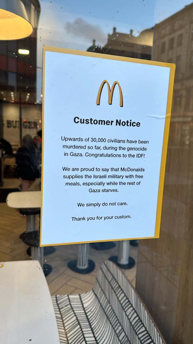 Terus boikot McDonalds!!! Terjemahan: “Pemberitahuan Pelanggan Lebih dari 30.000 warga sipil telah terbunuh sejauh ini, selama genosida di Gaza. Selamat kepada IDF! Kami bangga mengatakan bahwa McDonalds memberi makanan gratis kepada militer Israel, .......