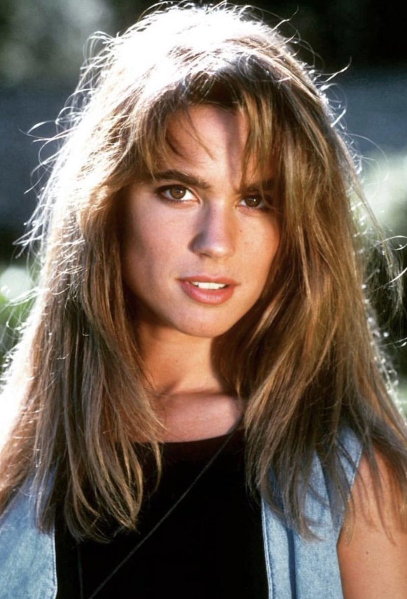 QT with a celebrity you've been told you look like. Chelsea Noble-Kirk  Cameron's gf on Growing Pains (obscure, I know. 😂), image size:815x1200