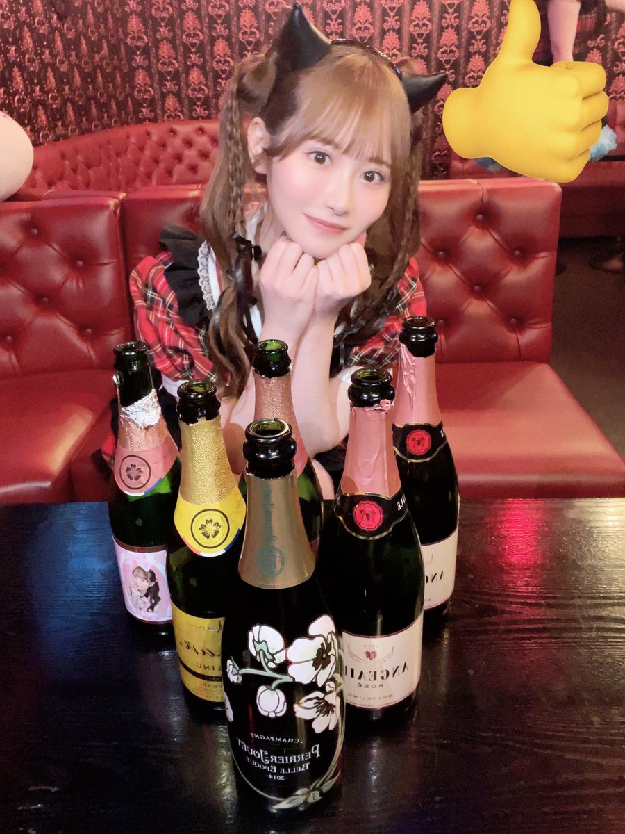昨日はディストピアさんに限定出勤👿

常に満席&amp;オリシャン完売ほんとにありがとう🙂💕
みんなオリシャン持って帰ってくれるから最後写真撮ろうと思ったら一本しか残ってなかった🥺！

せっかくきてくれたのに入れなかった方ごめんなさい😭
ダメなとこ改善して、
また楽しいイベントできたらいいな🥲🙂 https://t.co/6J0o76Bid4