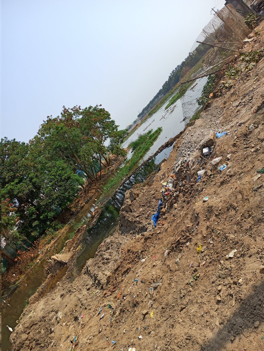 gpcwassn's tweet photo. @CommissionrGHMC @DRonaldRose @ZC_LBNagar @DC_LBNagar 
Desilting started at mouth of Saroornagar lake after Commissioner visit, but stopped within a week working just 3 to 4 hrs a day. Then Cheruvu outlets closed to show SILT is not appearing.  Since last few years same like this https://t.co/GMYCUDP823