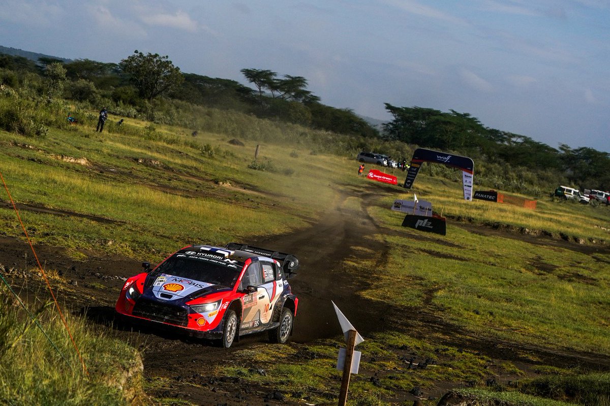 #SafariRallyKenya SS14 puncture, 3rd fastest: 'After one kilometer puncture on the rear. No luck!' One spare tyre. #HMSGOfficial #L4PPI