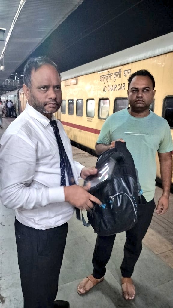 Demonstration of honesty &amp; swift thinking by Mr. Ankur Singh Dy. CTI/MMCT who found a lady passenger's bag which was left by her in Train No - 12248. Mr. Ankur managed to get her phone No, contacted her &amp; handed the bag to relative
<a href="/RailMinIndia/">Ministry of Railways</a>
<a href="/Gmwrly/">GMWR</a> <a href="/drmbct/">DRM - Mumbai Central, WR</a> <a href="/AshwiniVaishnaw/">Ashwini Vaishnaw</a>